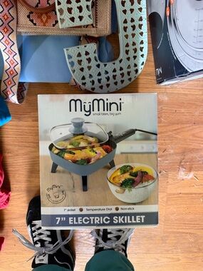 MyMini 7" Electric Skillet in Light Gray